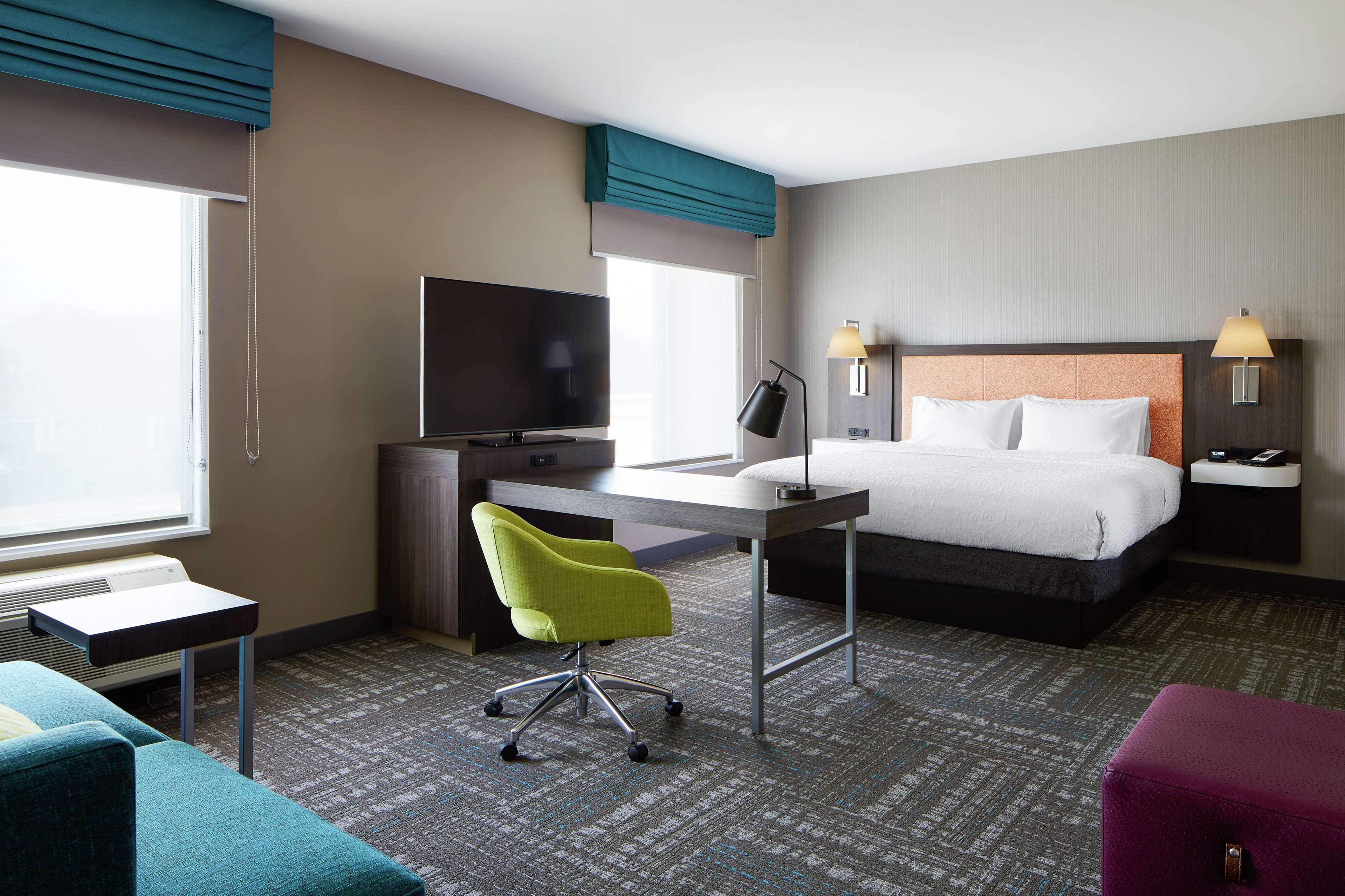 Hampton Inn & Suites Chicago/Waukegan Exterior photo