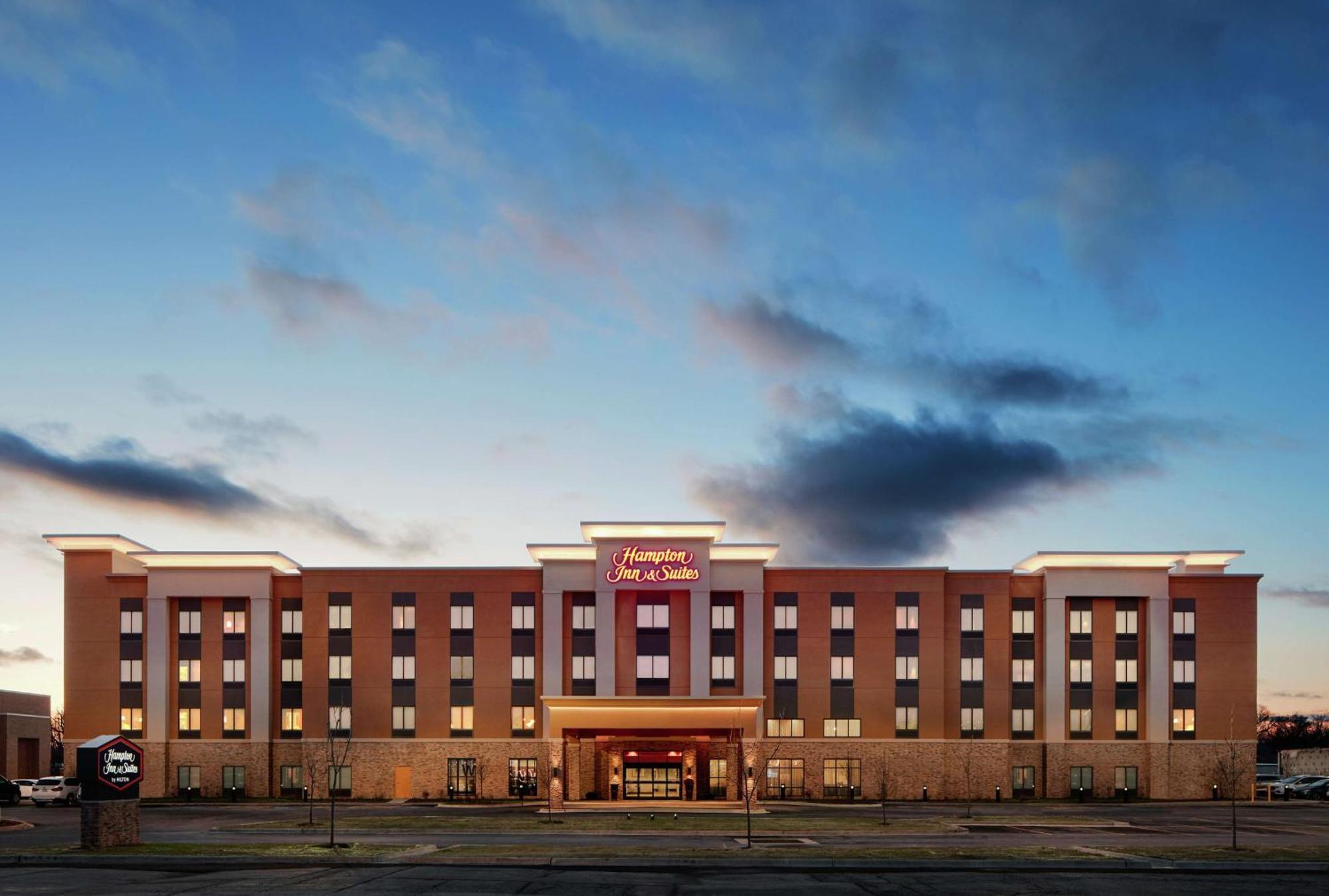 Hampton Inn & Suites Chicago/Waukegan Exterior photo
