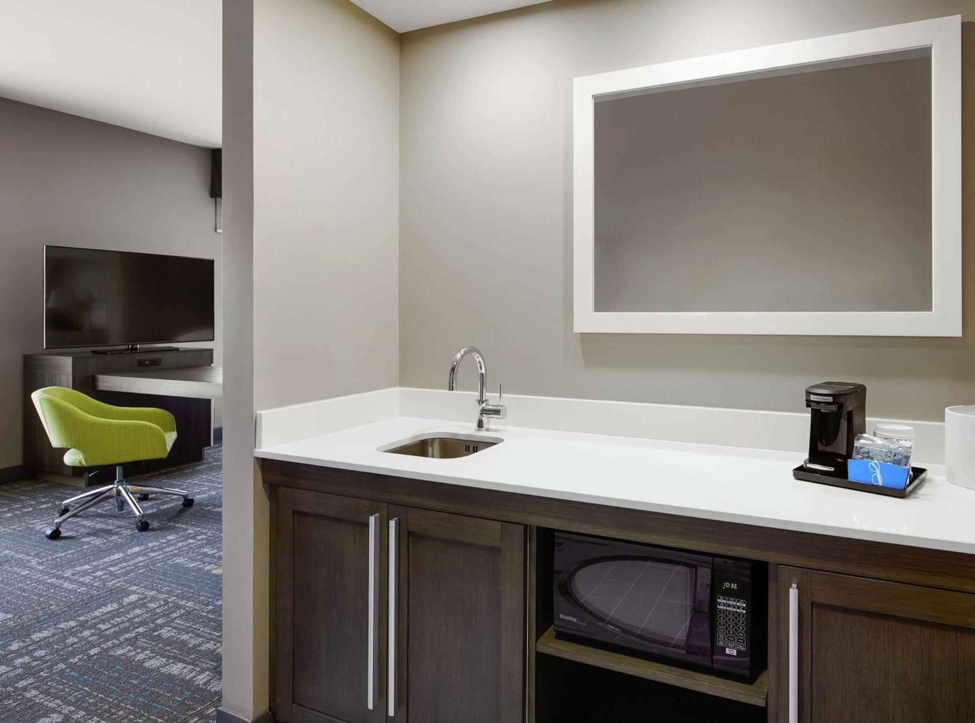 Hampton Inn & Suites Chicago/Waukegan Exterior photo