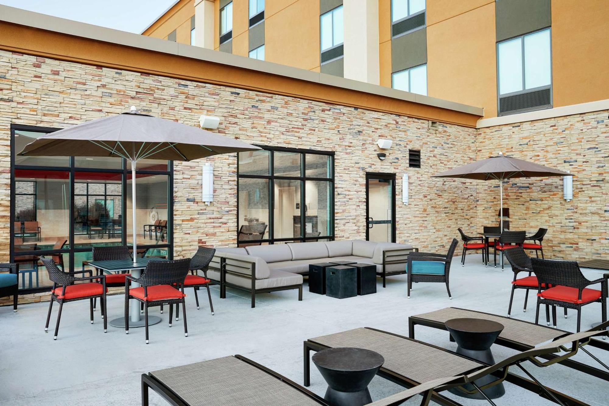 Hampton Inn & Suites Chicago/Waukegan Exterior photo